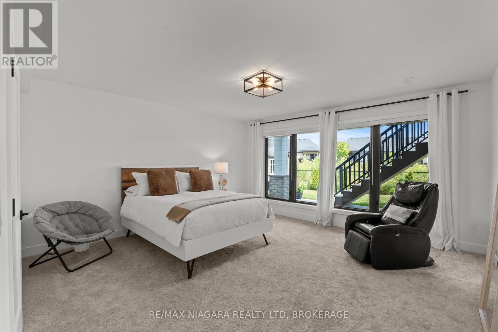 55 SWAN AVENUE - Image 31
