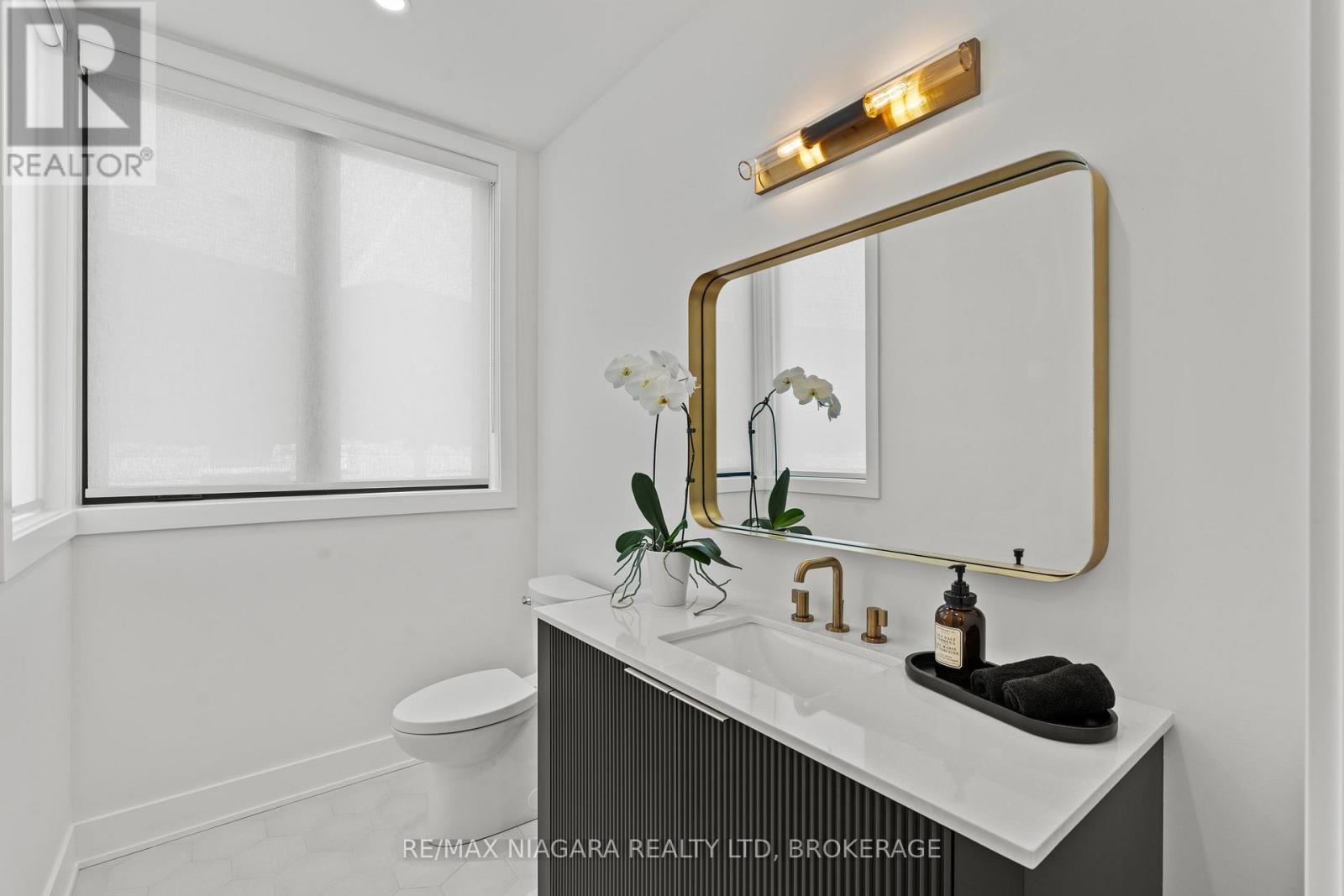 55 SWAN AVENUE - Image 34