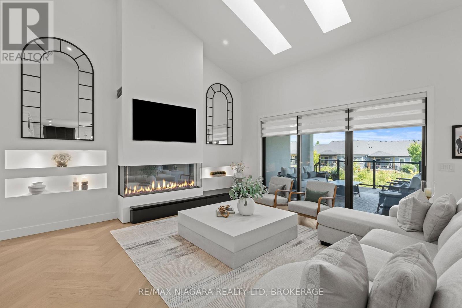 55 SWAN AVENUE - Image 35