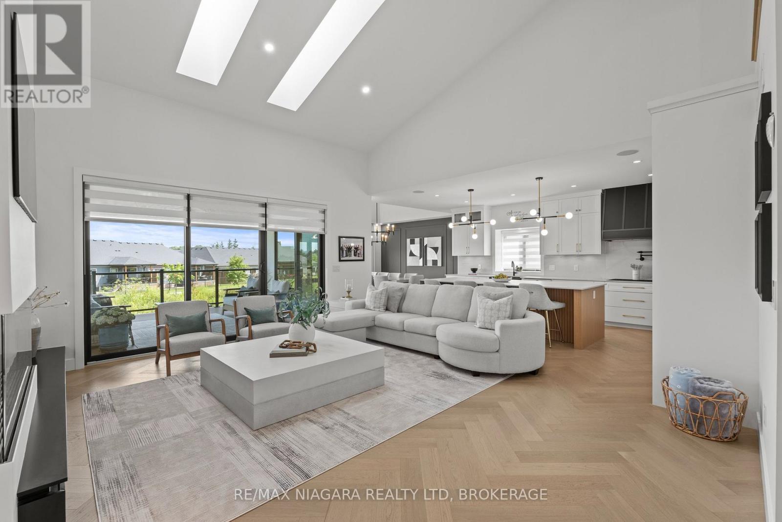 55 SWAN AVENUE - Image 36