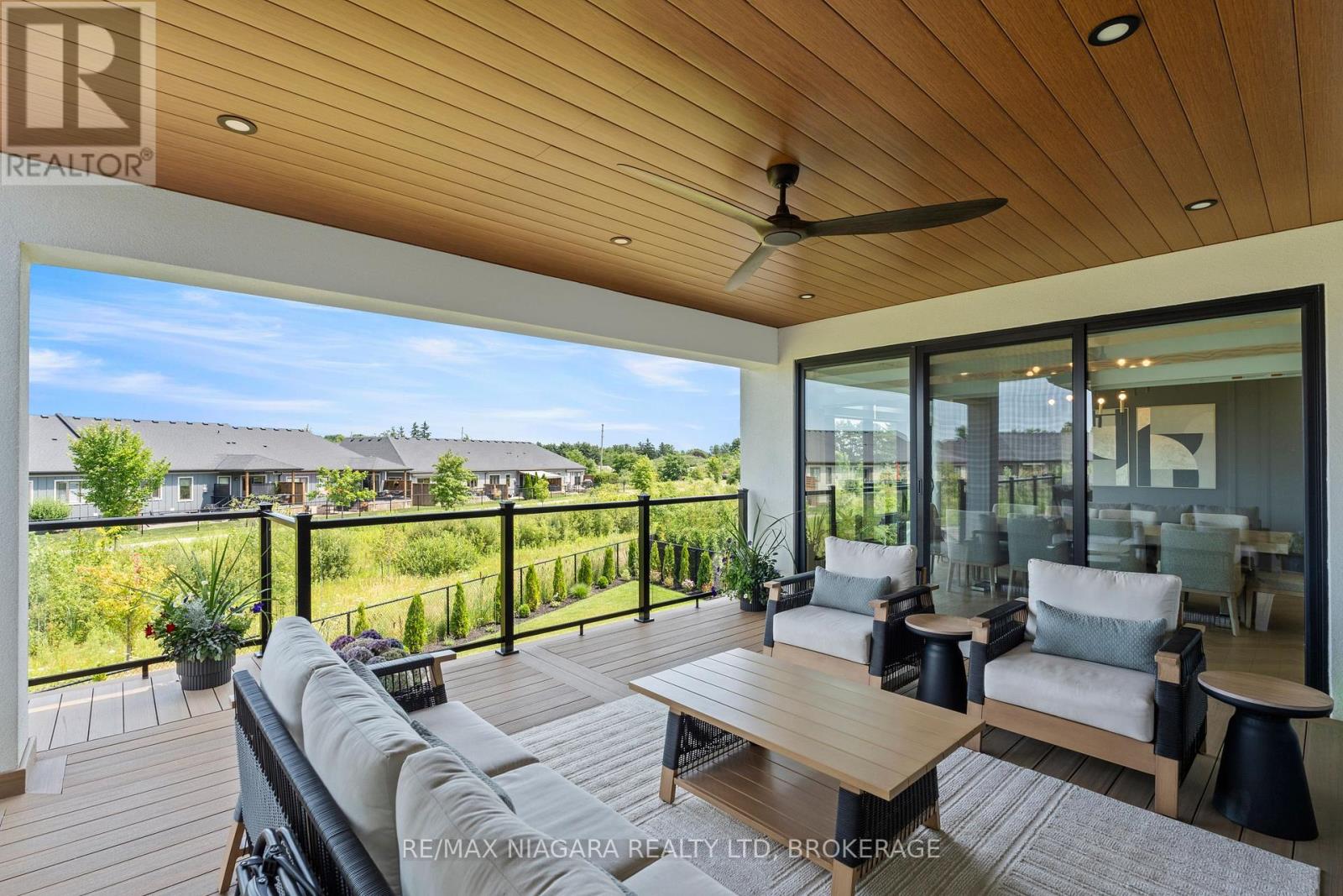 55 SWAN AVENUE - Image 38