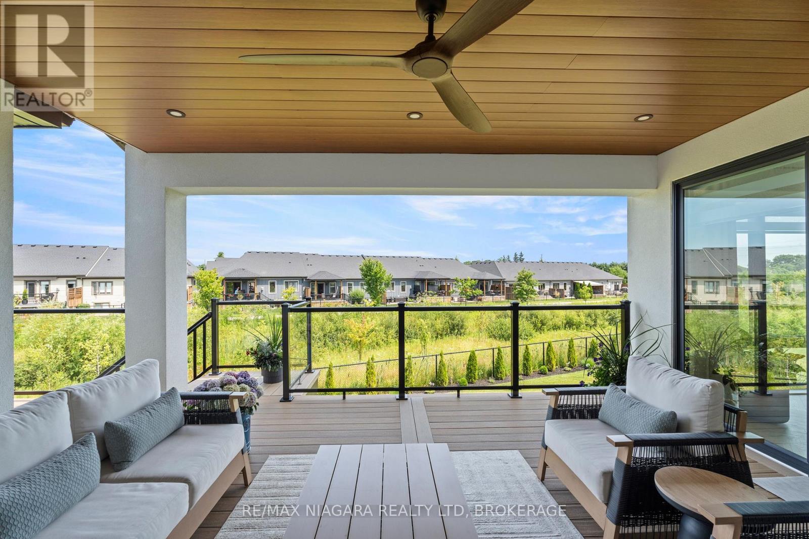 55 SWAN AVENUE - Image 39