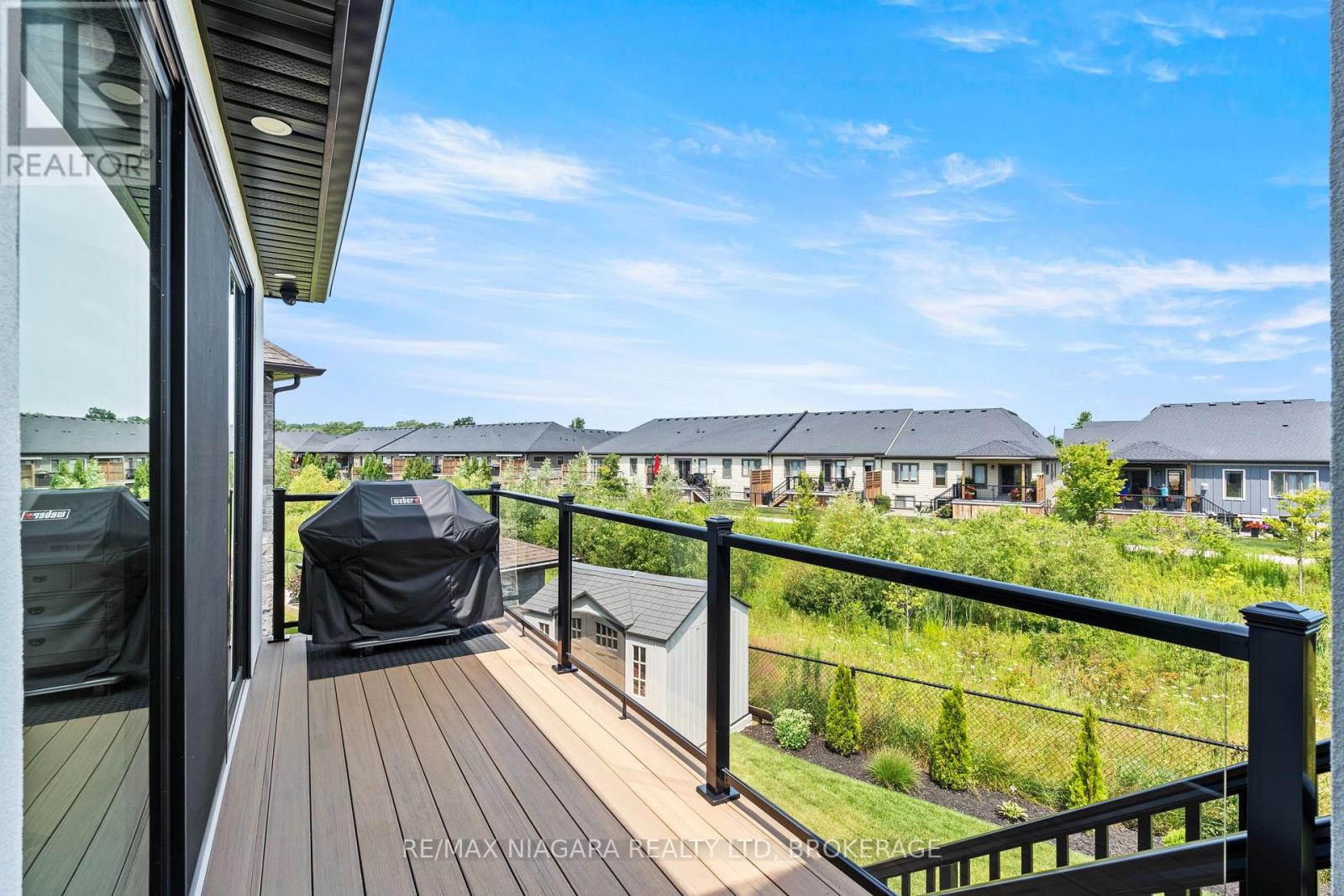 55 SWAN AVENUE - Image 40