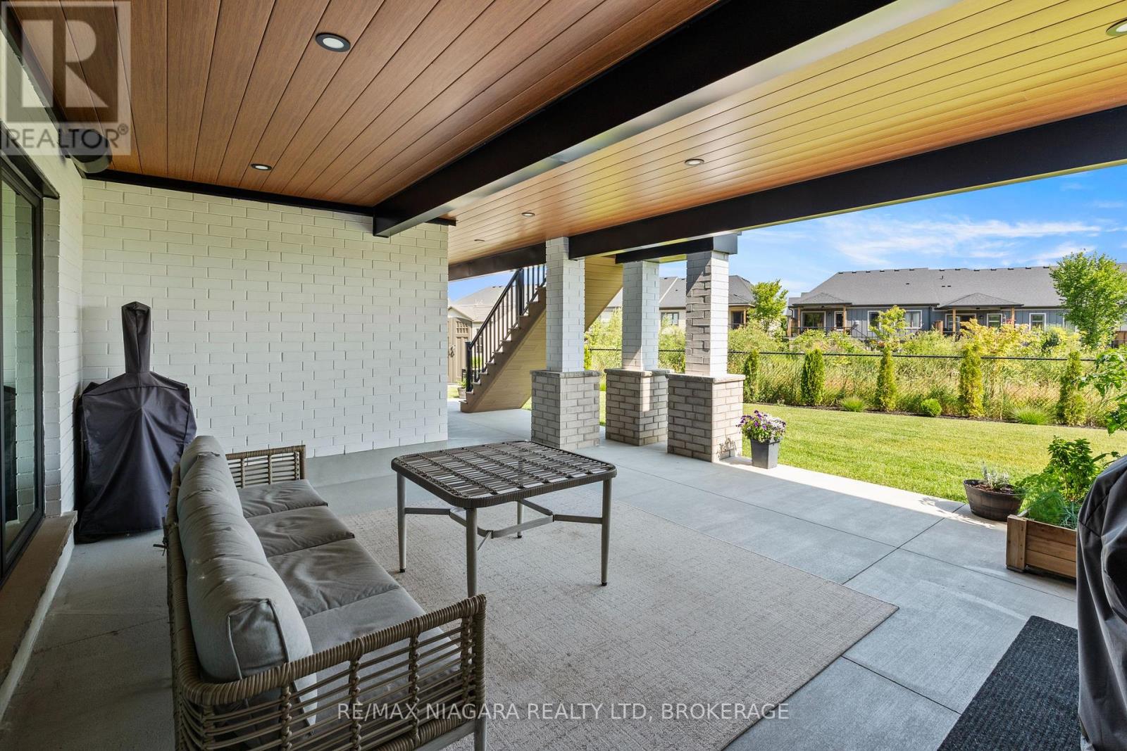 55 SWAN AVENUE - Image 44