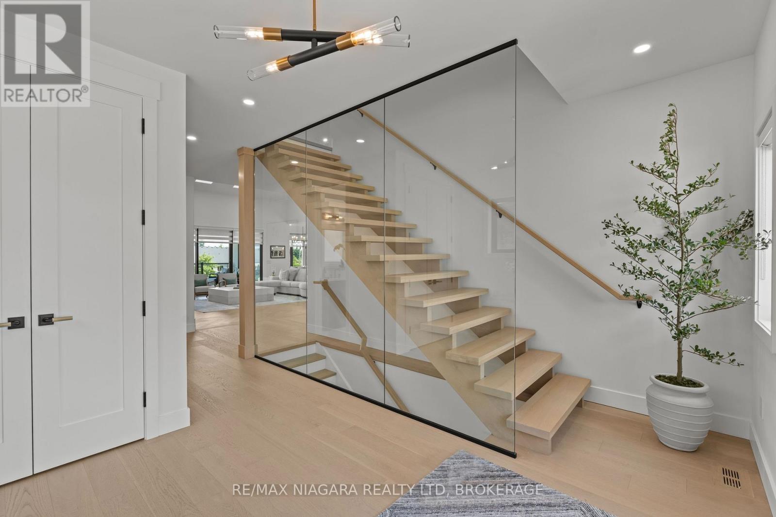 55 SWAN AVENUE - Image 6