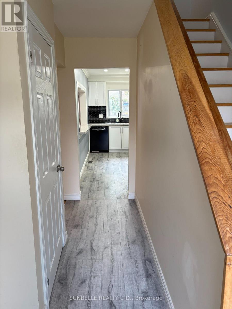 42 FLEETWOOD CRESCENT - 3