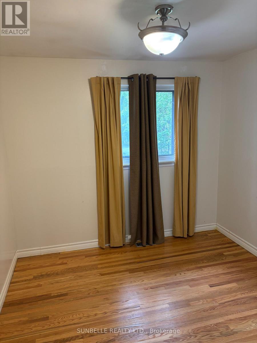 42 FLEETWOOD CRESCENT - 20