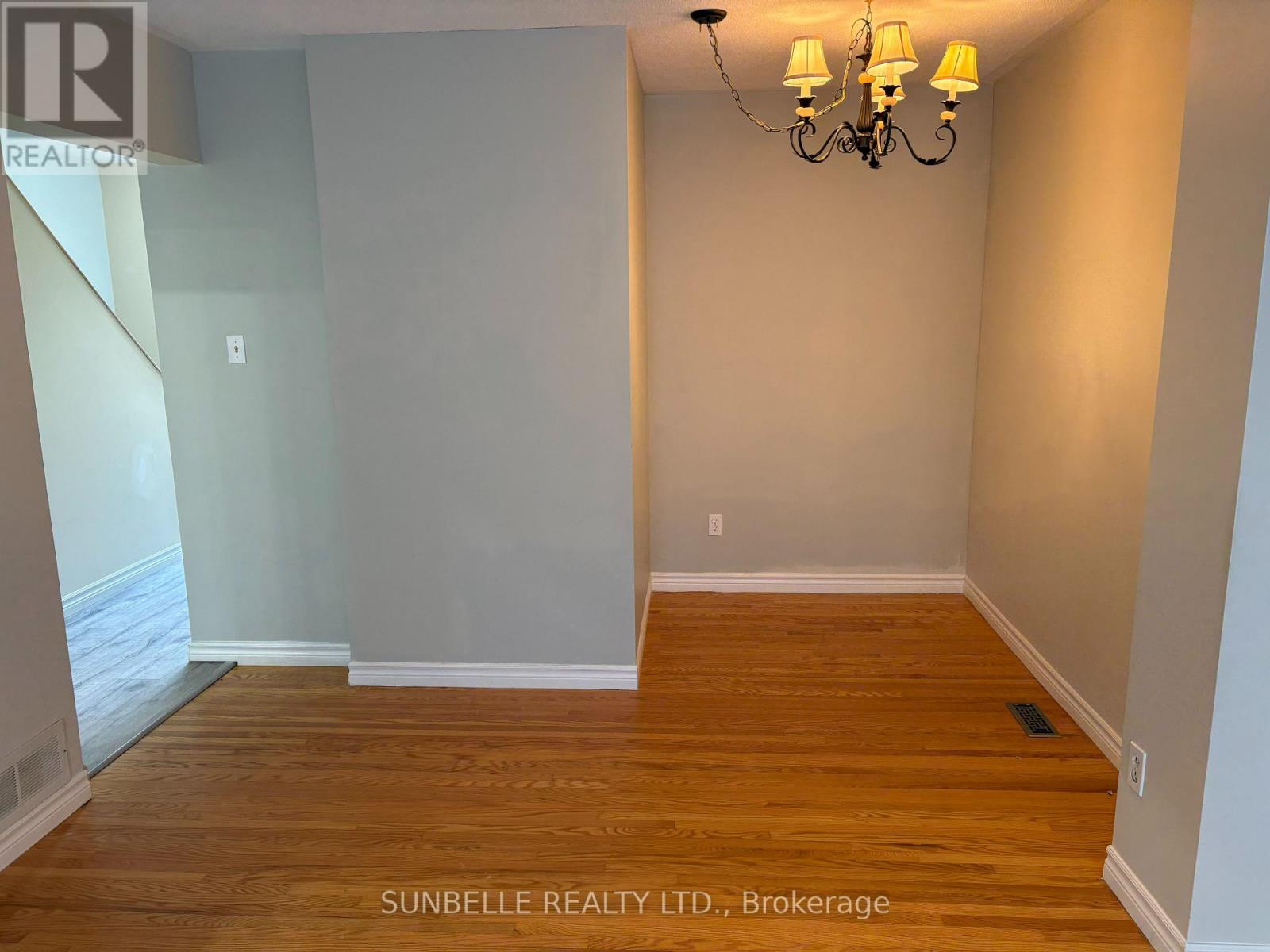 42 FLEETWOOD CRESCENT - 13
