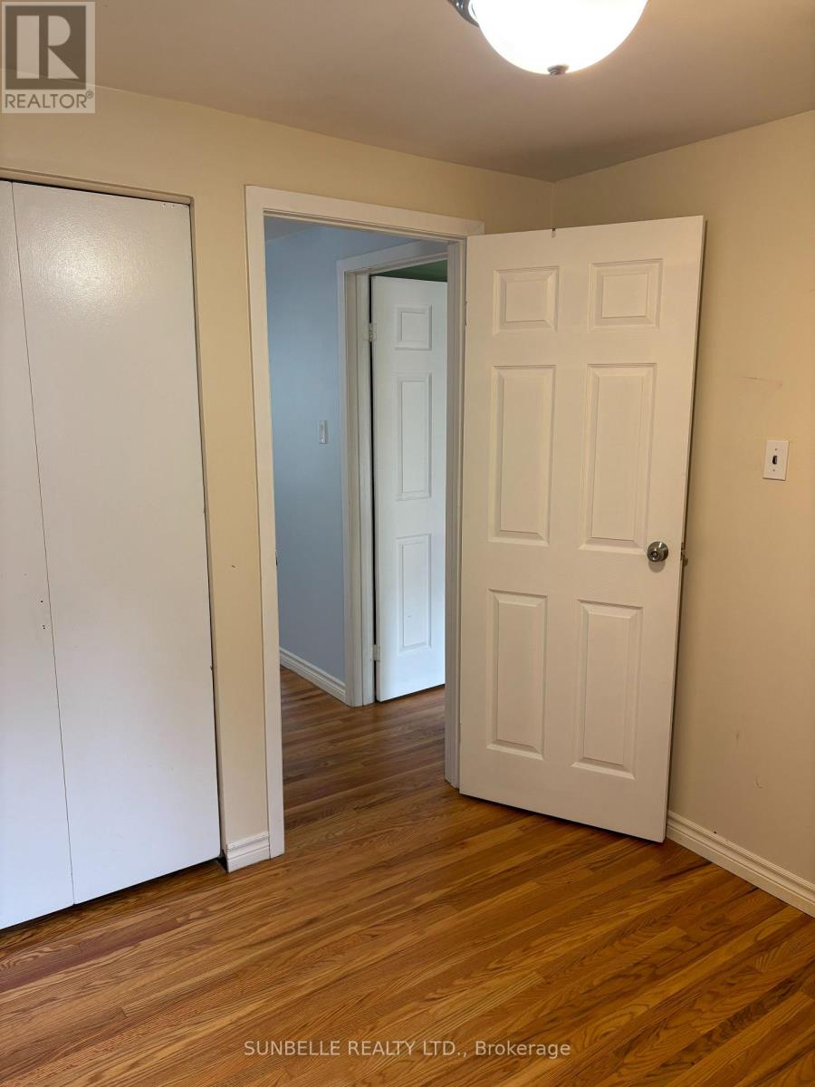 42 FLEETWOOD CRESCENT - 21