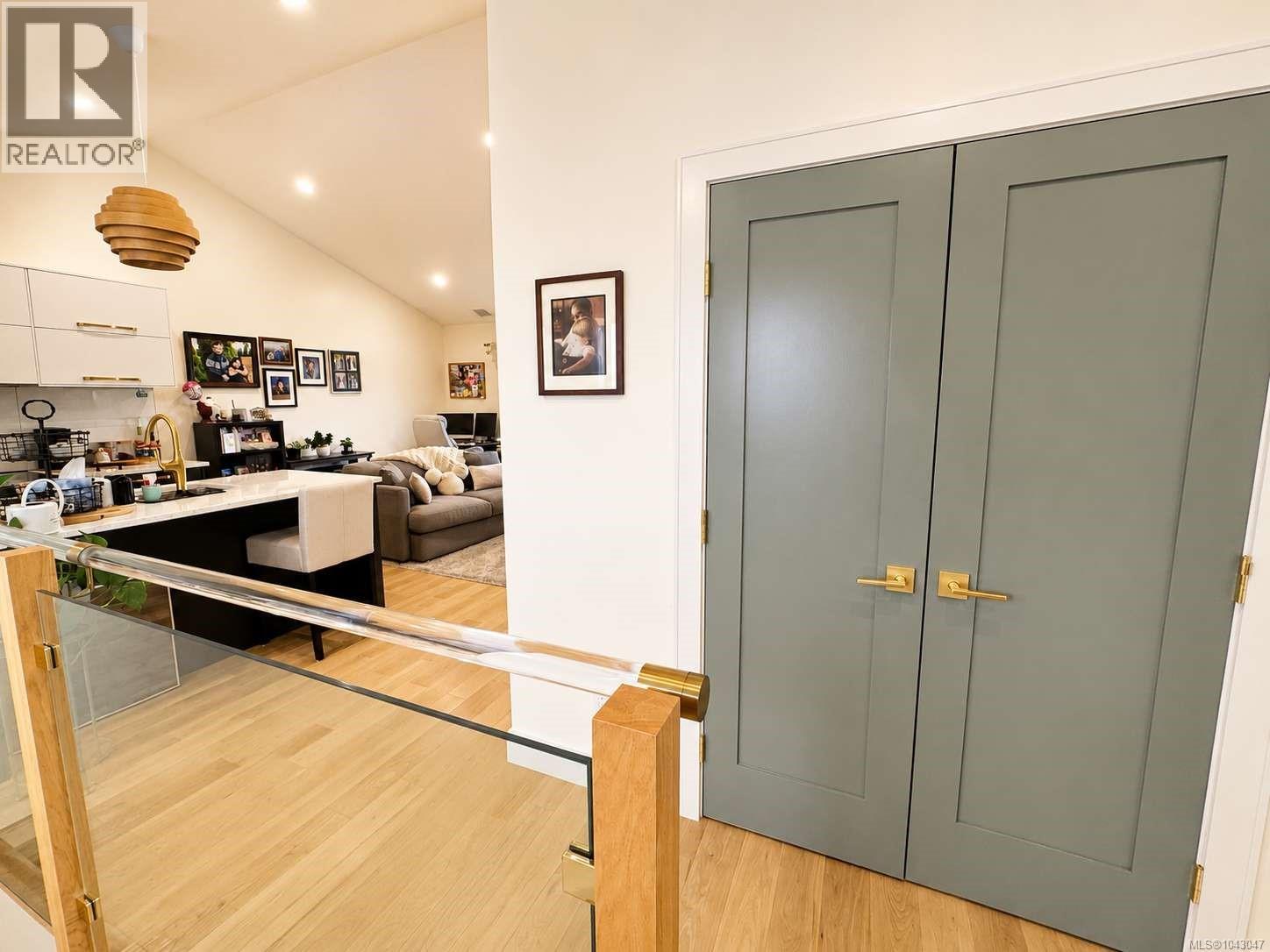 3376 6th Ave - 16