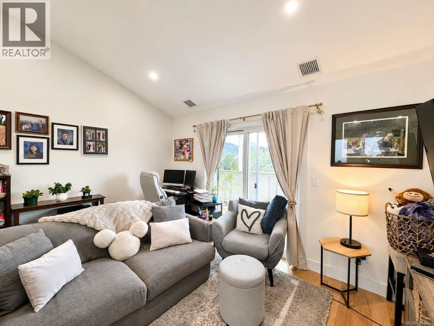 3376 6th Ave - 18