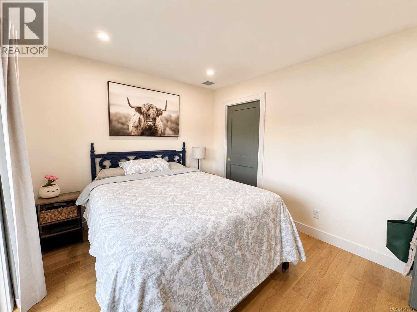 3376 6th Ave - Image 9