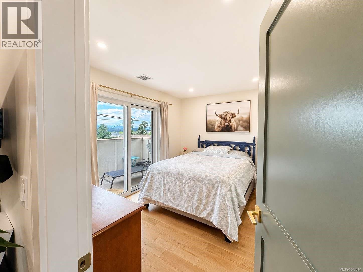 3376 6th Ave - Image 10