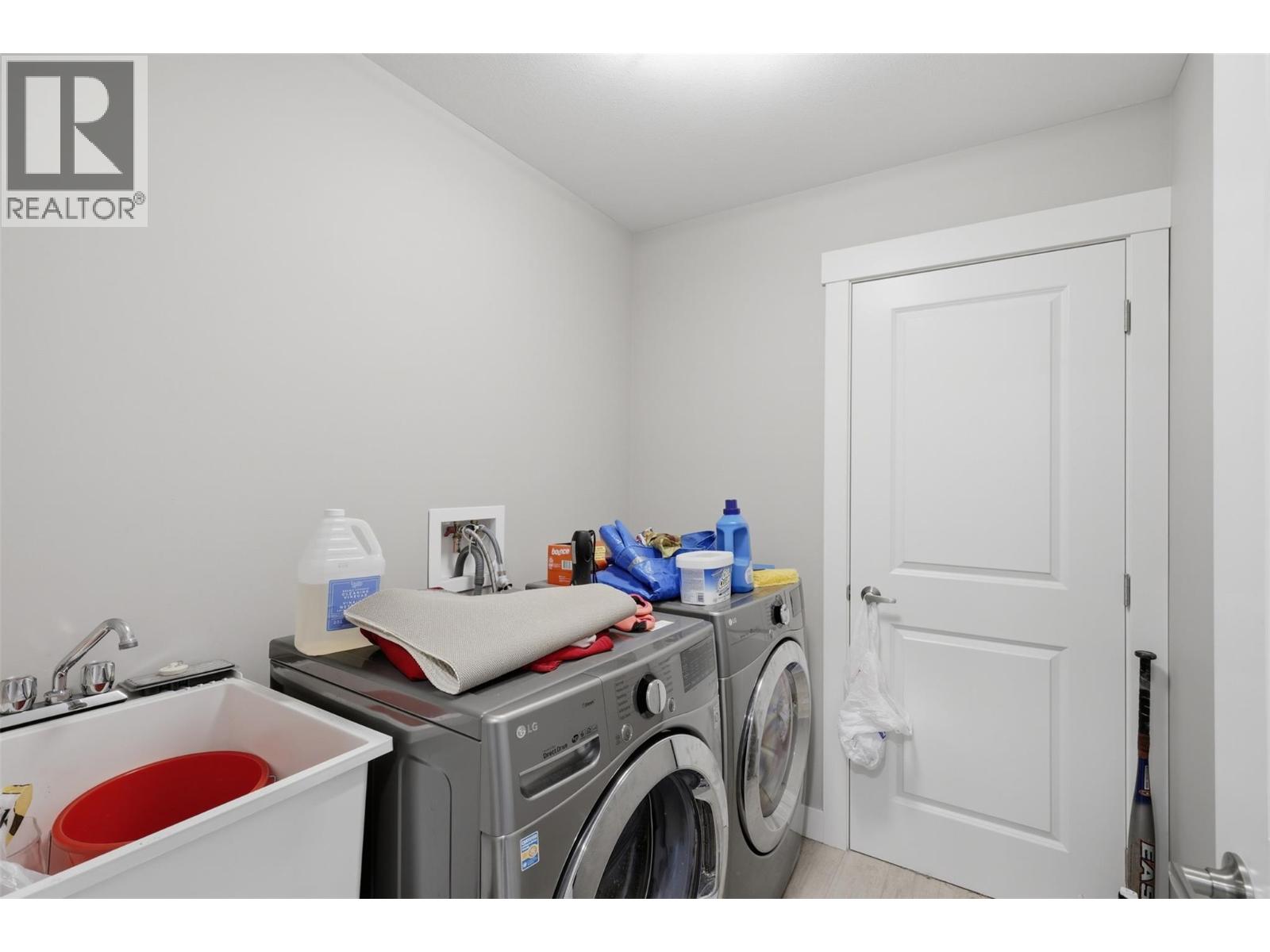 2352 Bossert Avenue - 32