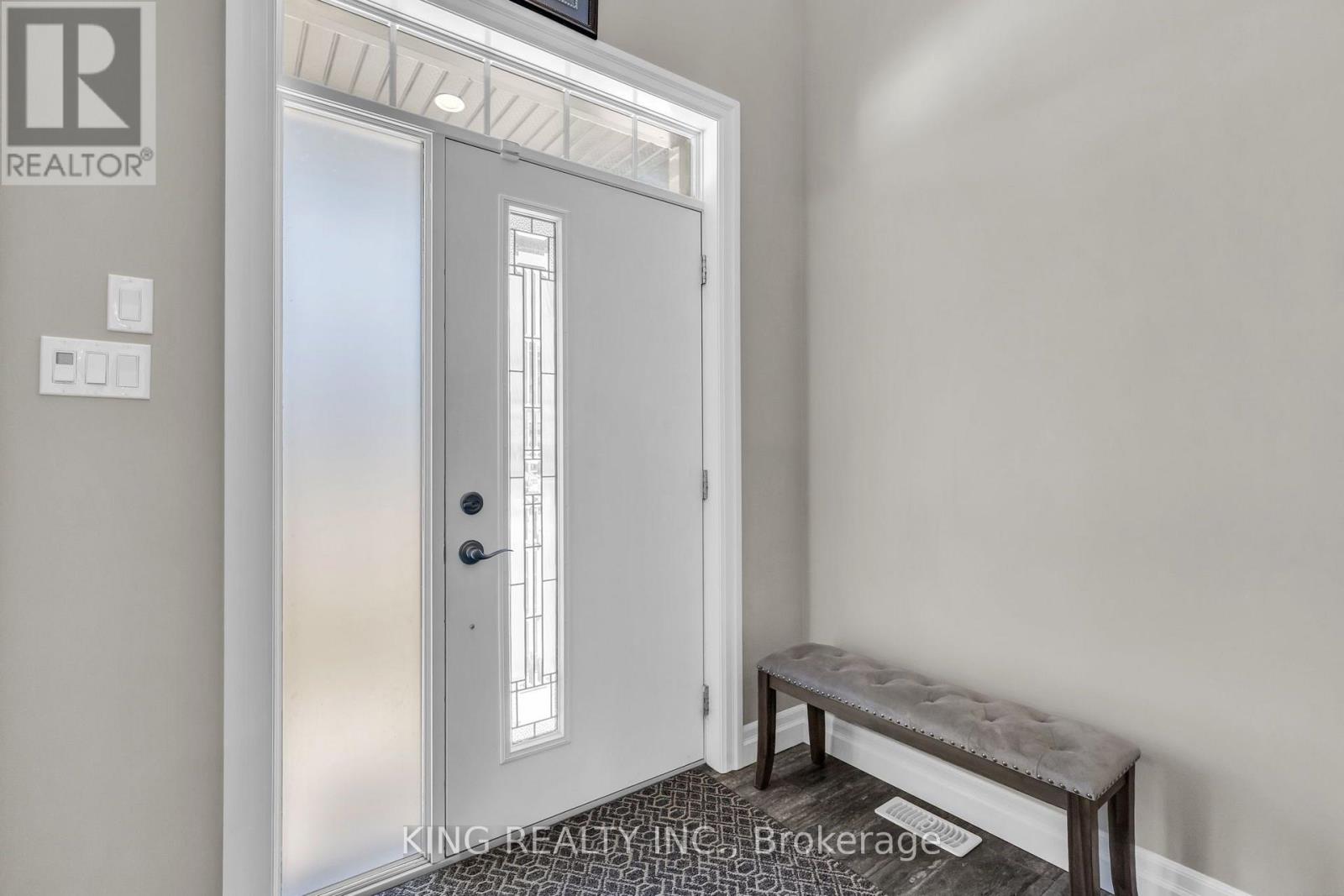 #33 1061 EAGLETRACE DRIVE - Image 4
