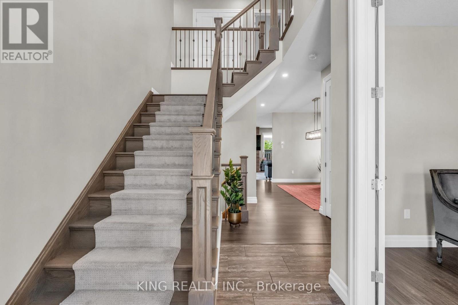 #33 1061 EAGLETRACE DRIVE - Image 5