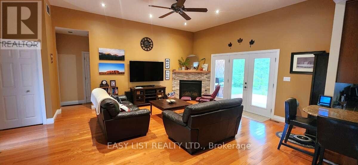 110 MONCK SQUARE - Image 12