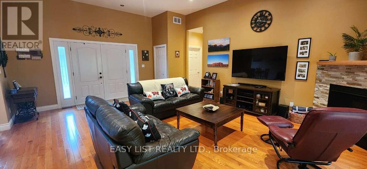 110 MONCK SQUARE - Image 13