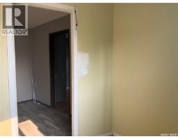 25 Home Street W, Moose Jaw, SK S6H4X2 Photo 34