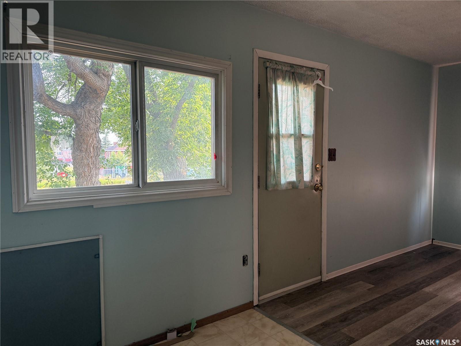 25 Home STREET W - Image 4