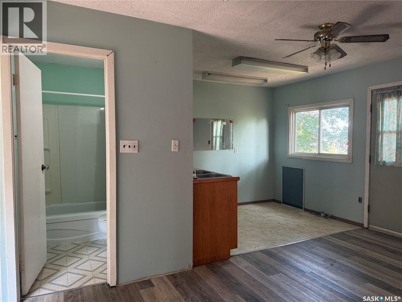 25 Home STREET W - Image 9