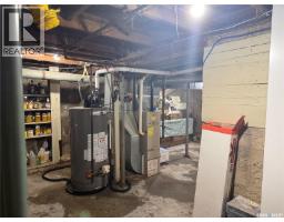 25 Home Street W, Moose Jaw, SK S6H4X2 Photo 35