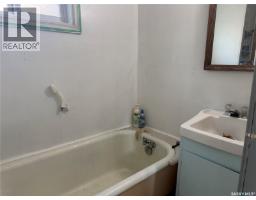 25 Home Street W, Moose Jaw, SK S6H4X2 Photo 23