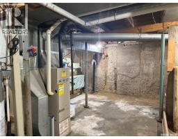 25 Home Street W, Moose Jaw, SK S6H4X2 Photo 37