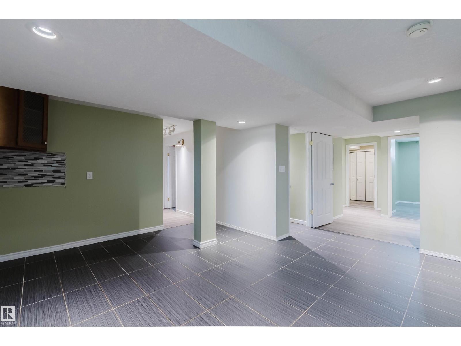 2439 112 ST NW - 53