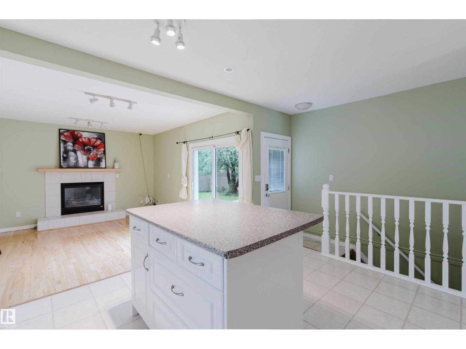 2439 112 ST NW - 28