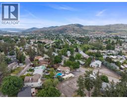 Full bathroom - 4105 Pleasant Valley Road, Vernon, BC V1T4M1 Photo 8