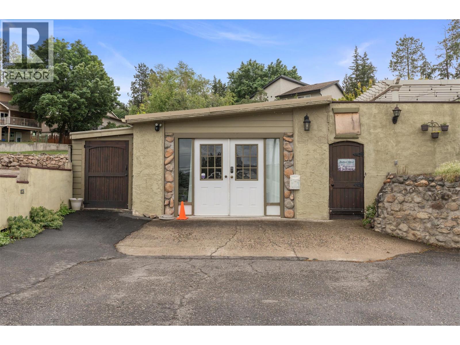 4105 Pleasant Valley Road - 66