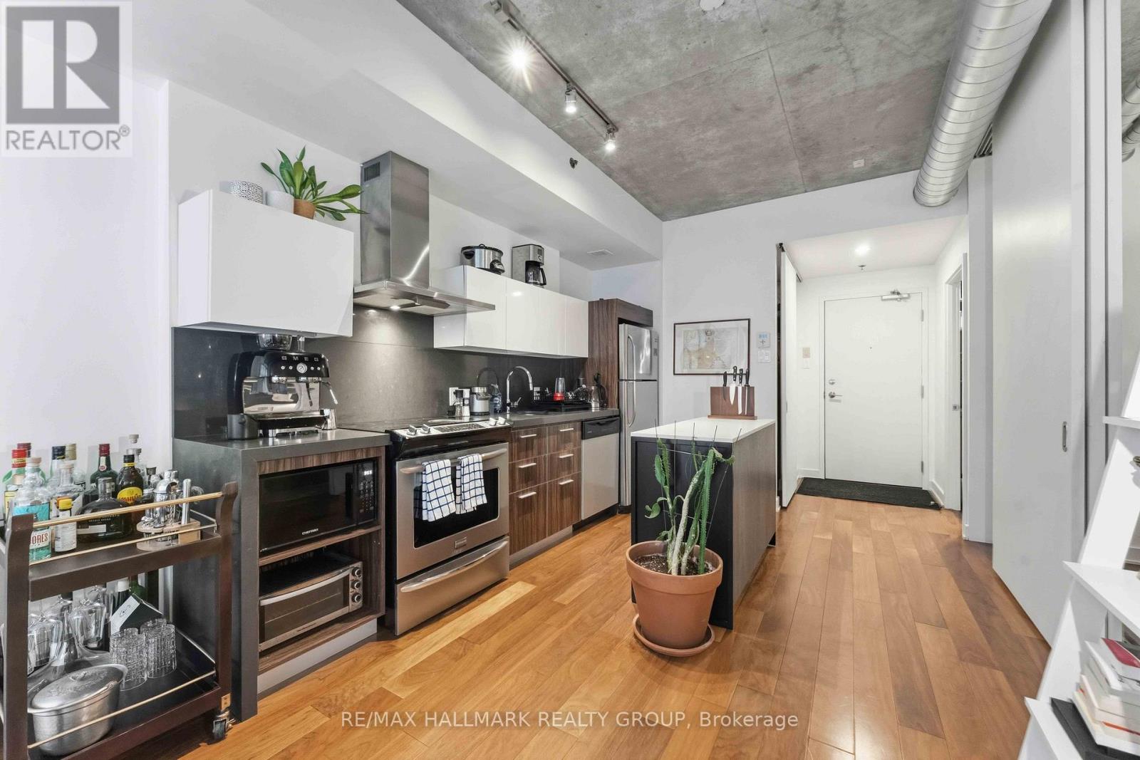 #313 360 MCLEOD STREET - 15