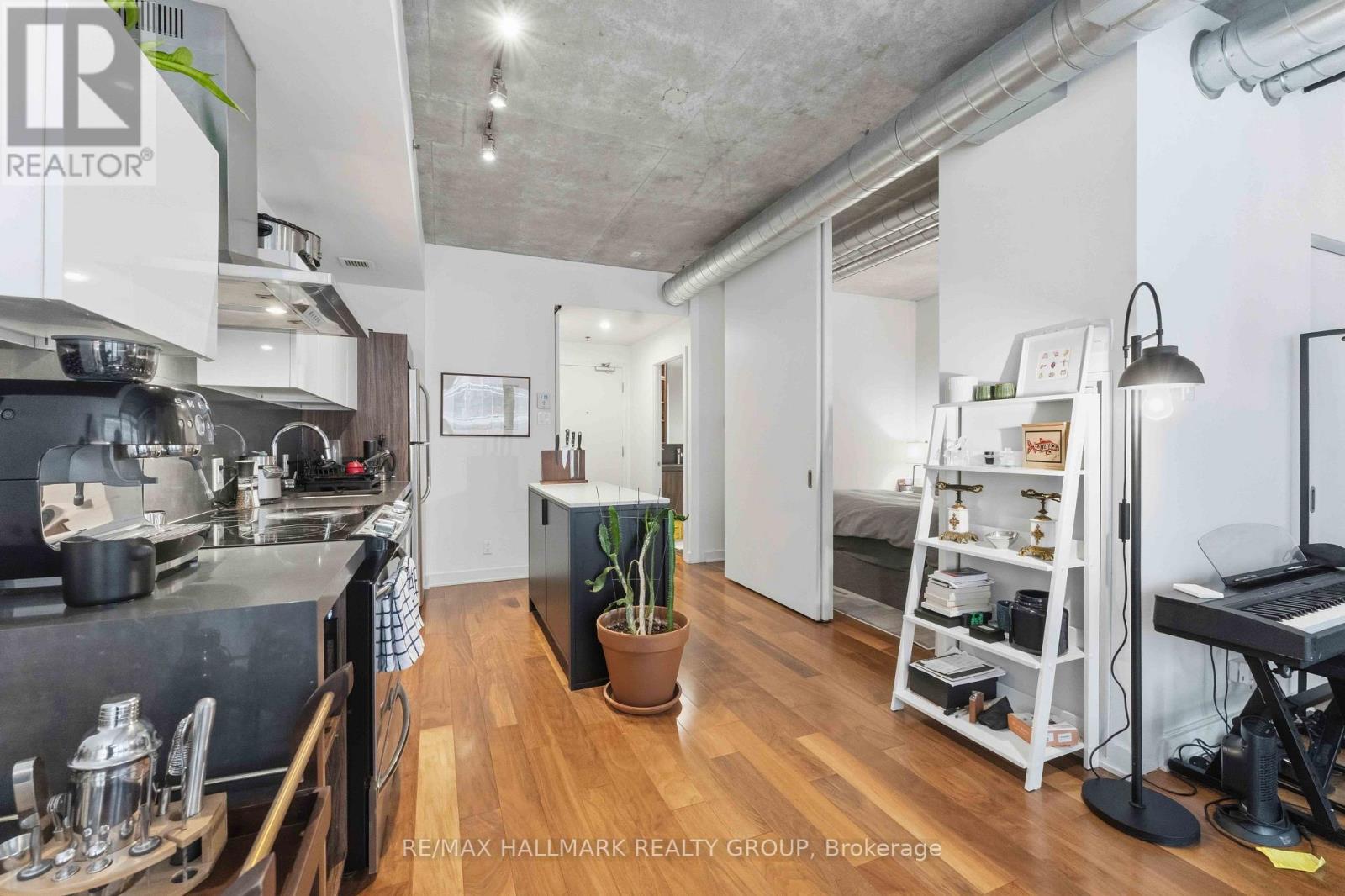 #313 360 MCLEOD STREET - 16