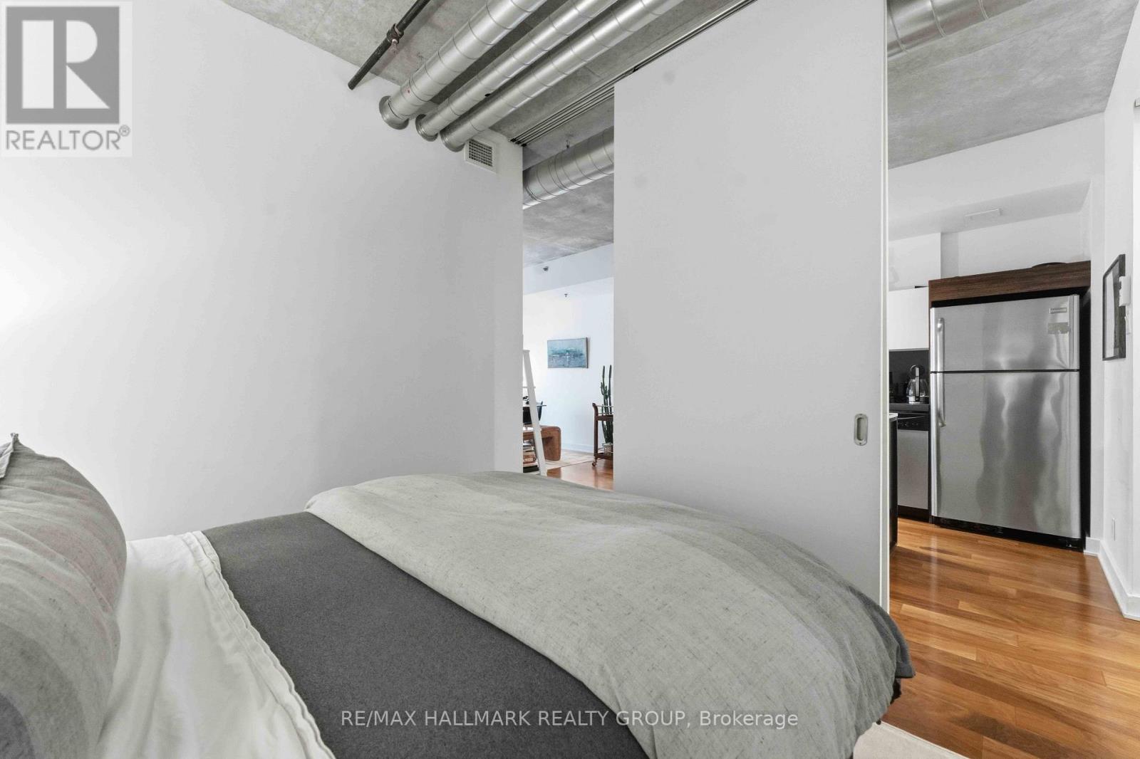 #313 360 MCLEOD STREET - 22