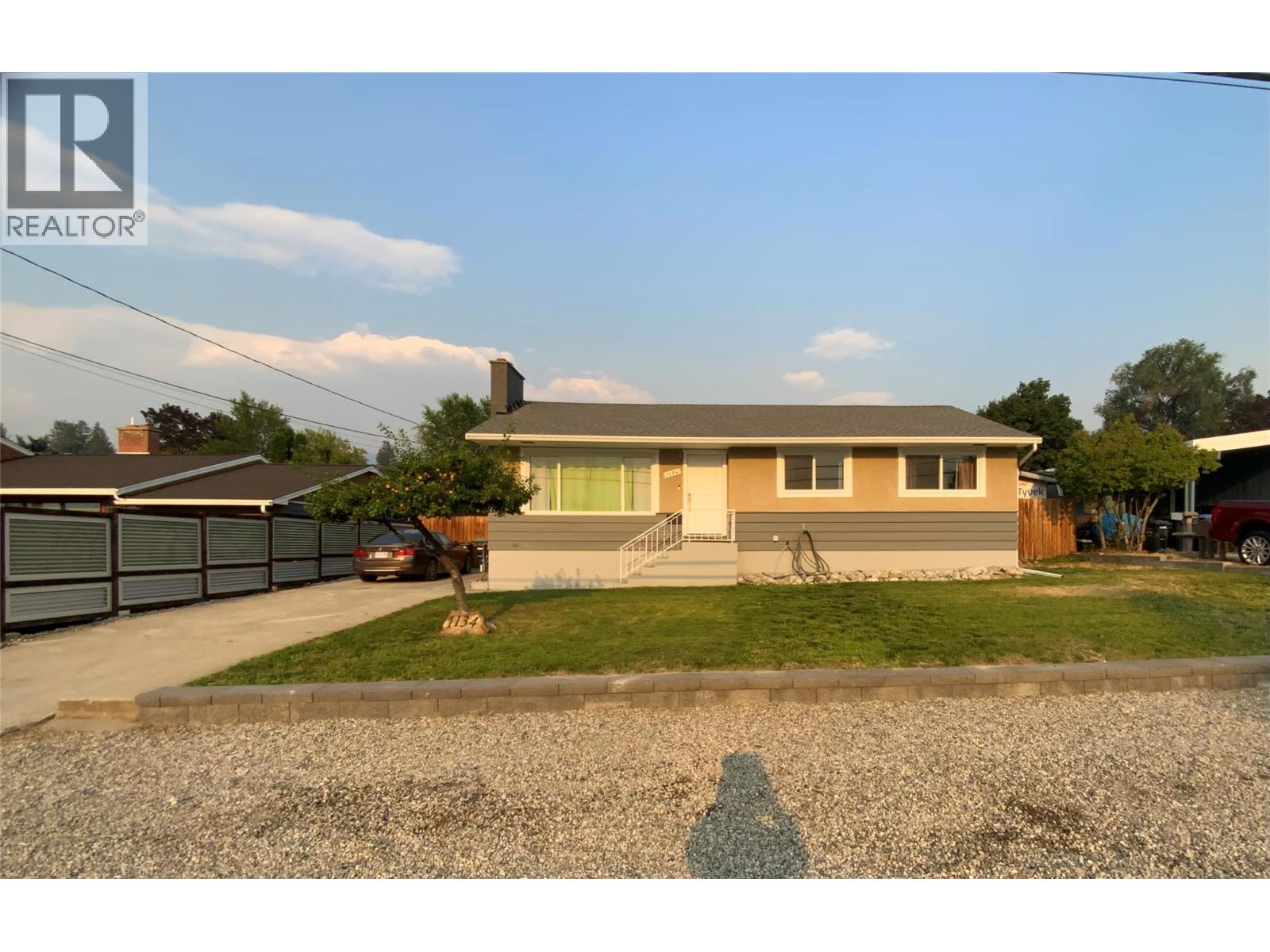 1134 WOODLANDS Drive - 2