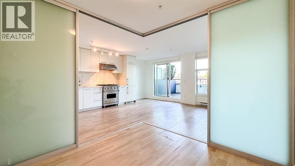 200 4355 W 10 AVENUE, Vancouver