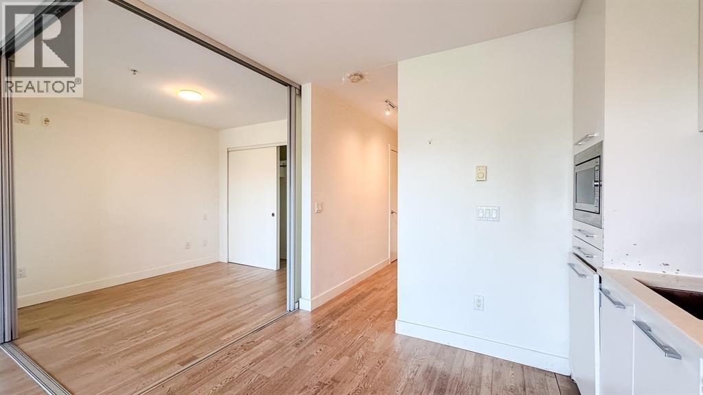 200 4355 W 10 AVENUE, Vancouver