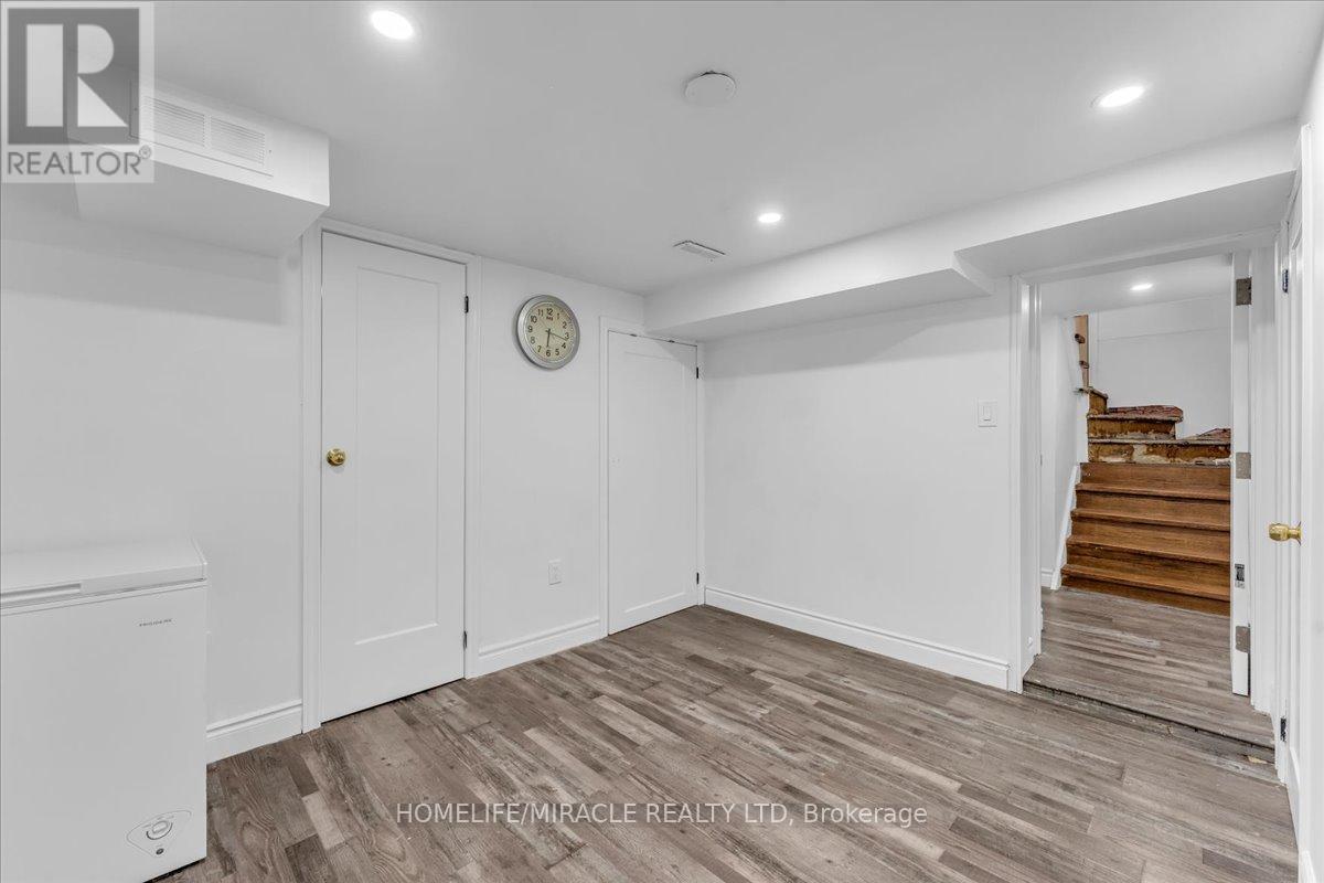 1238 PHARMACY AVENUE - 21