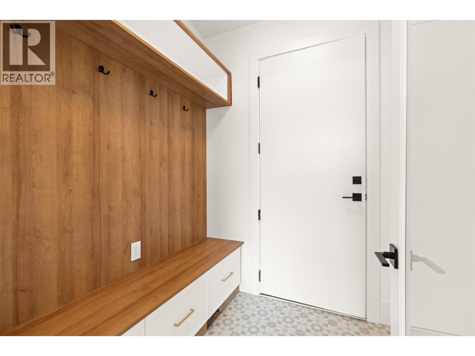 8924 Tavistock Road - 24