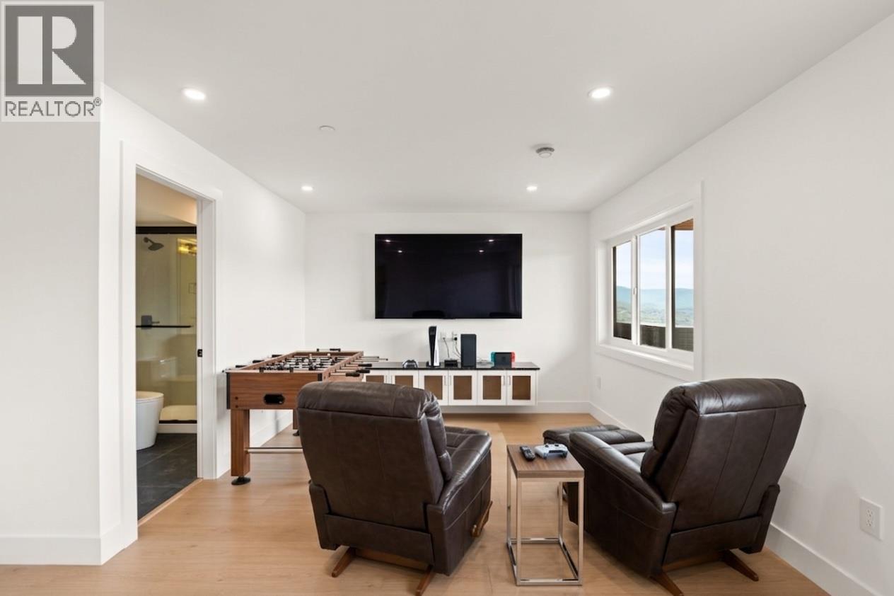 8924 Tavistock Road - 52