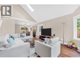 1318 Mclellan Drive, Coquitlam, BC V3E2K3 Photo 6