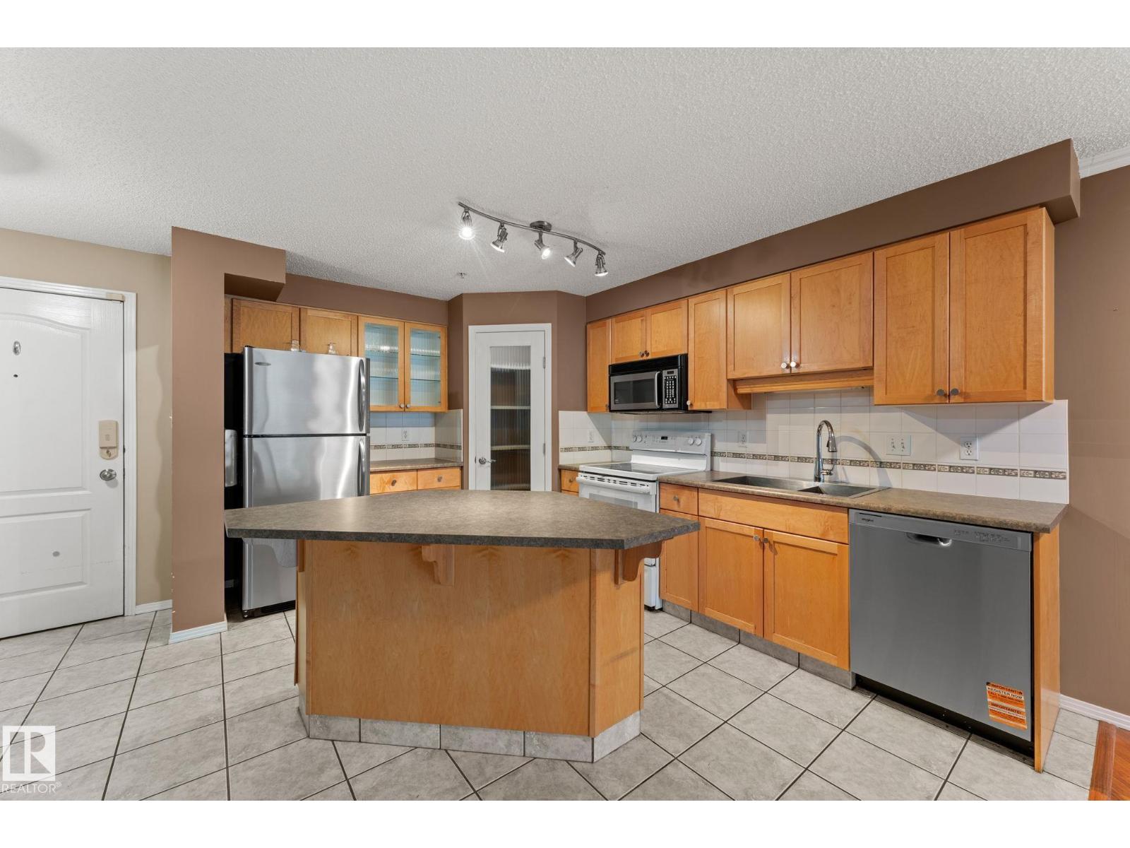 #203 8909 100 ST NW - 10