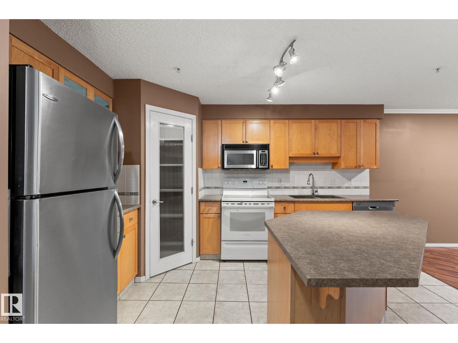 #203 8909 100 ST NW - Image 12
