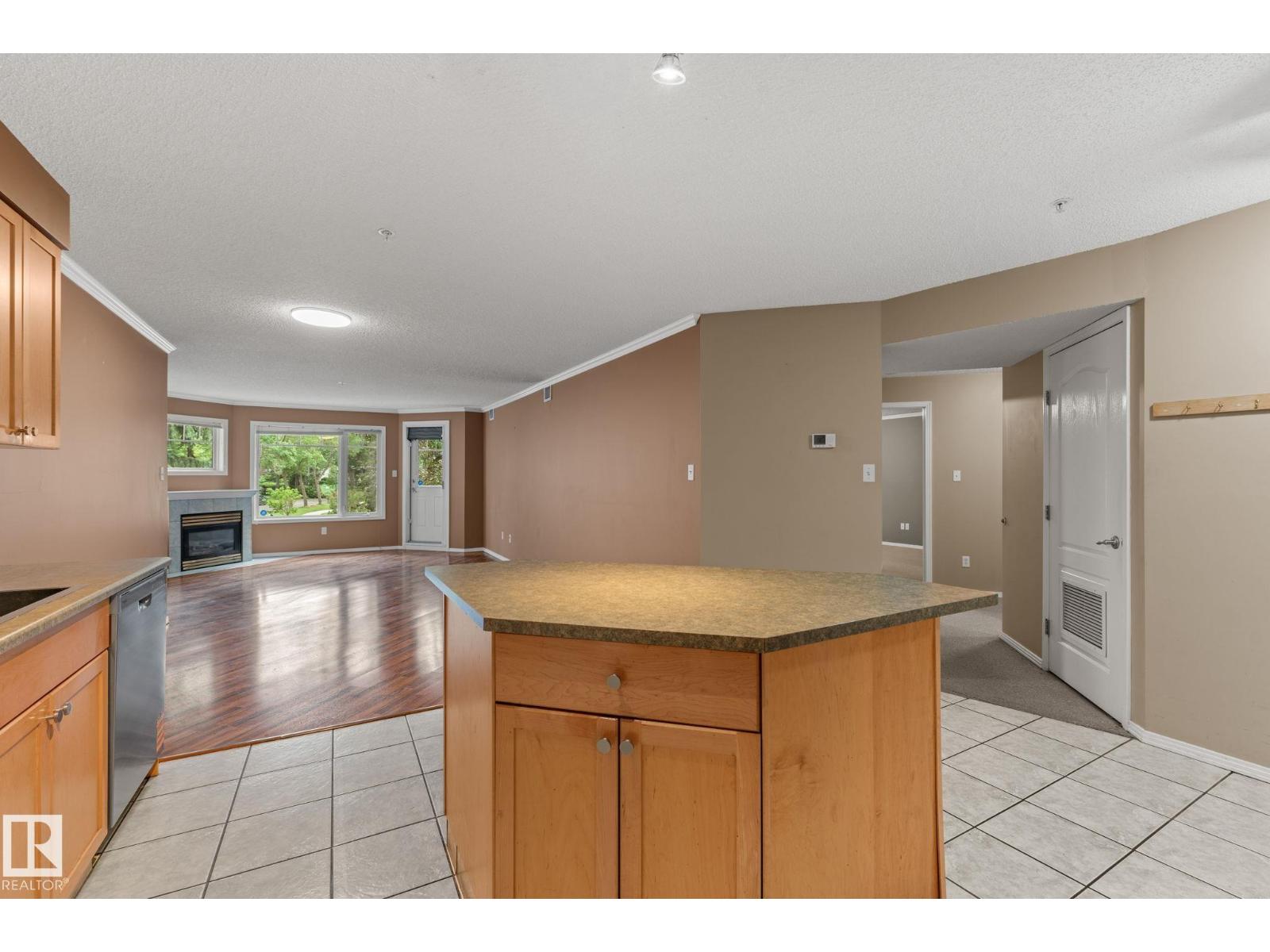 #203 8909 100 ST NW - Image 13