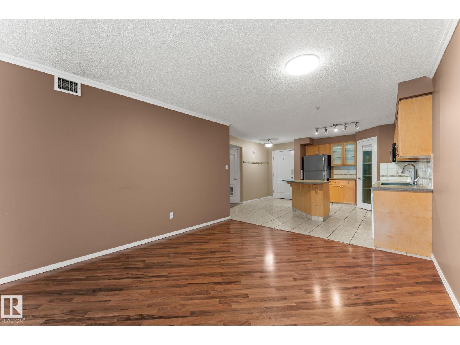 #203 8909 100 ST NW - 15