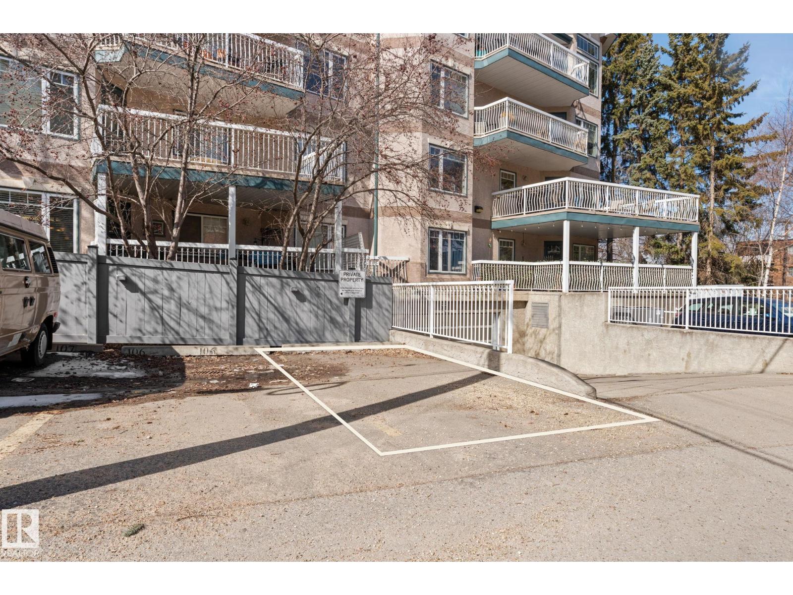 #203 8909 100 ST NW - Image 36
