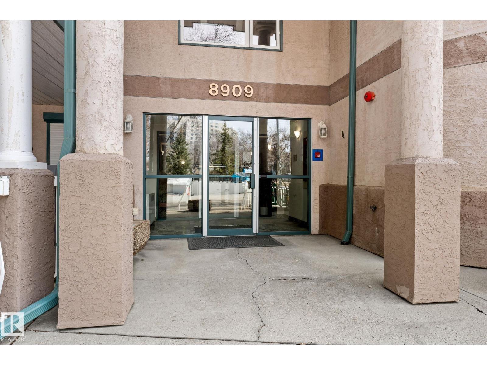 #203 8909 100 ST NW - 4