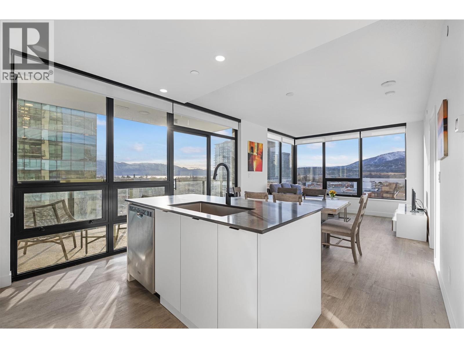 #905 1471 St Paul Street - 4