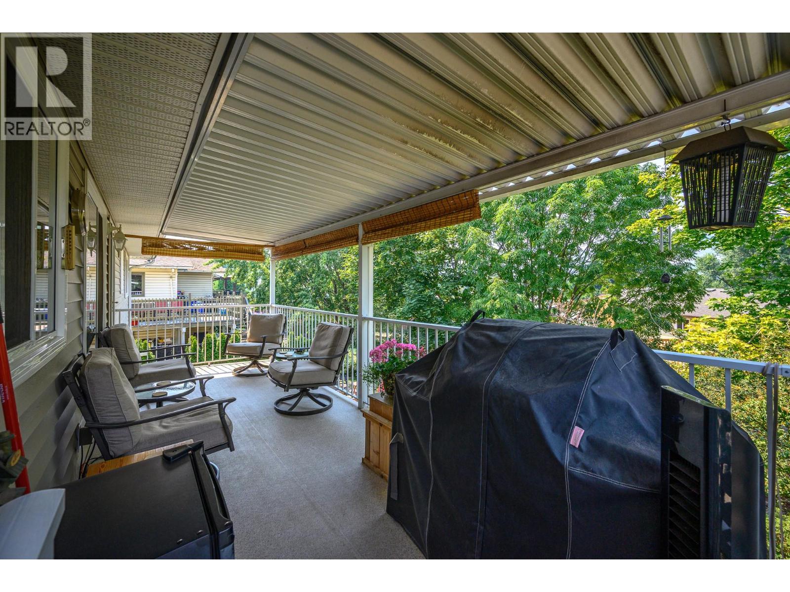 5515 Okanagan Avenue - 40